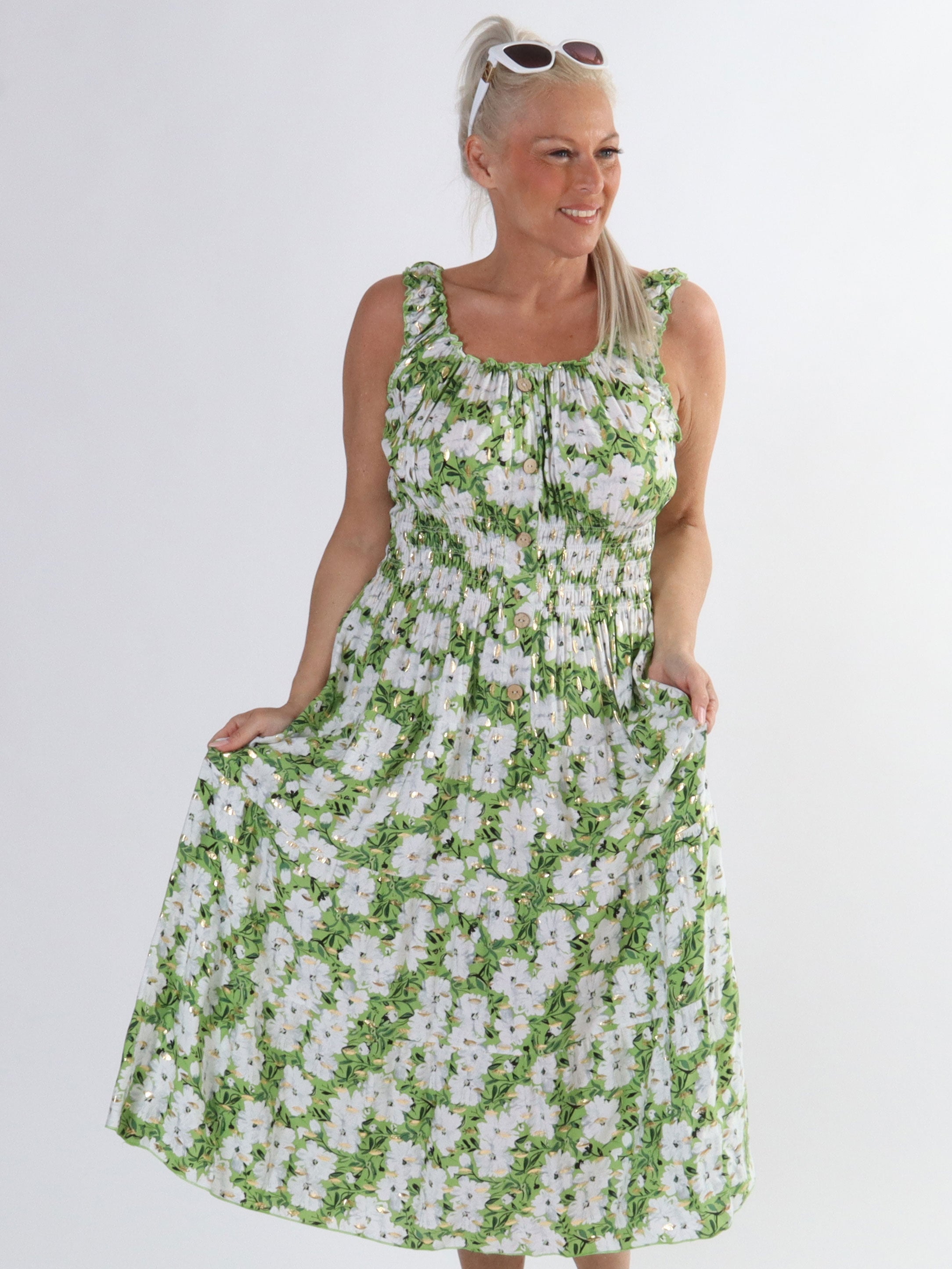 Alicia summer Short - Sød plus size stropkjole med sommerblomster